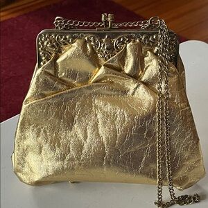 Vintage Circa 1950’s Elegant Gold Chain Strap Women's Bag